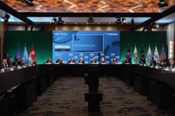 万博体育官网 -FIFA新规落地 球员捂嘴(zuǐ)讲话可被(bèi)红牌直接罚下