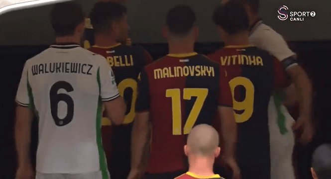 红牌罚下！球员通道互殴冲突